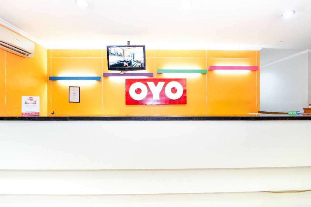 Oyo 235 Maumu Hotel & Lounge Surabaya Kültér fotó