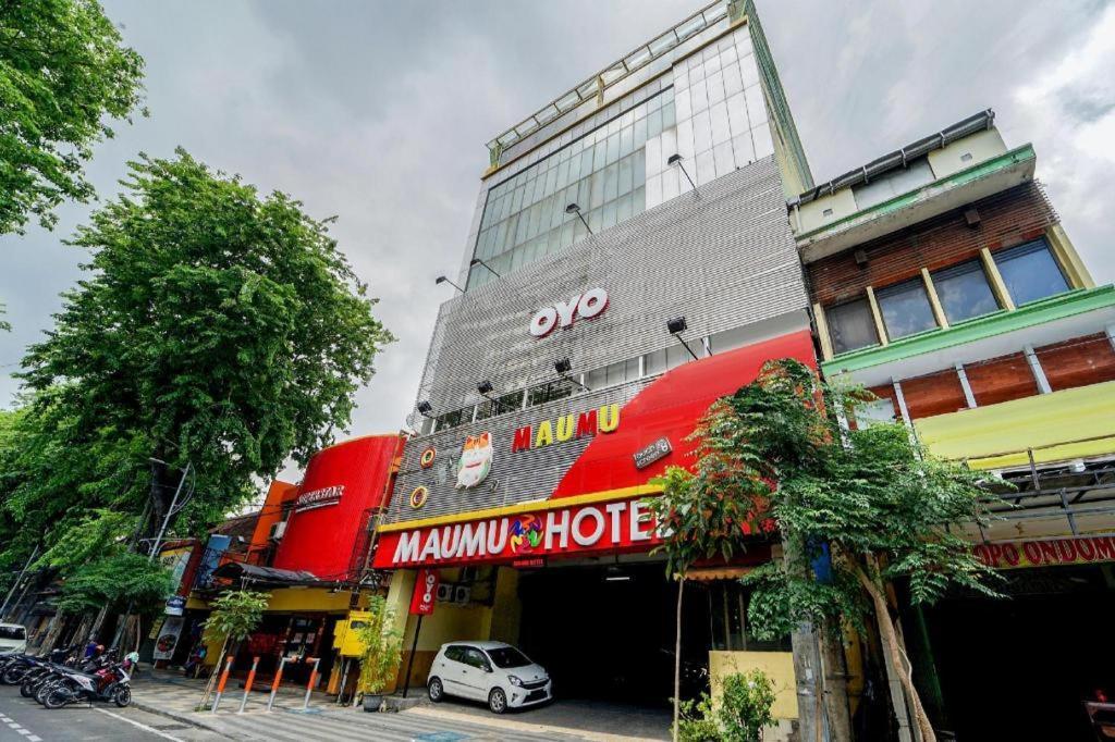 Oyo 235 Maumu Hotel & Lounge Surabaya Kültér fotó