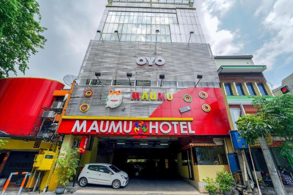 Oyo 235 Maumu Hotel & Lounge Surabaya Kültér fotó