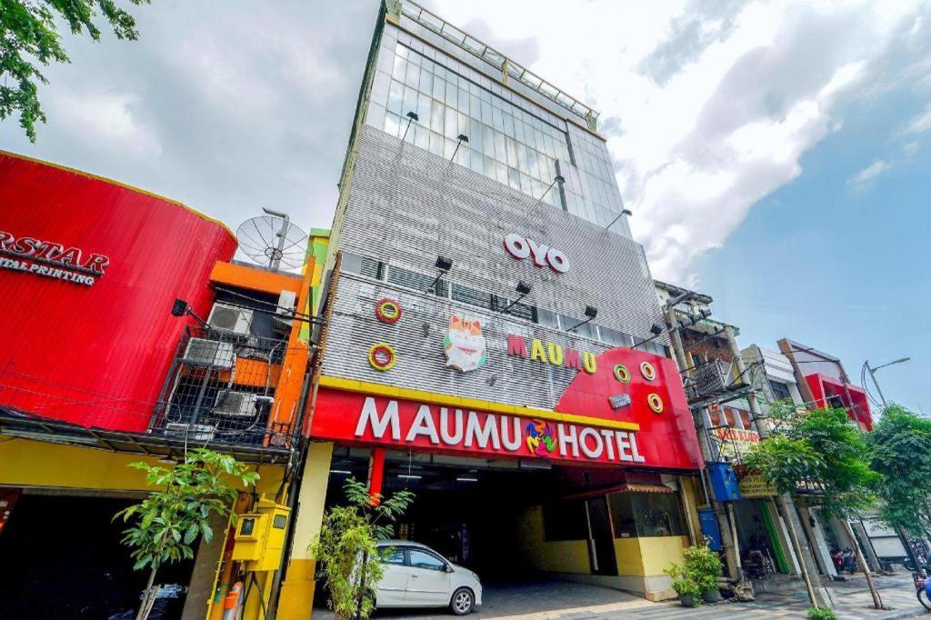 Oyo 235 Maumu Hotel & Lounge Surabaya Kültér fotó