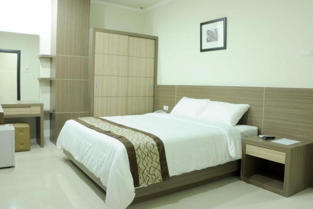 Oyo 235 Maumu Hotel & Lounge Surabaya Kültér fotó