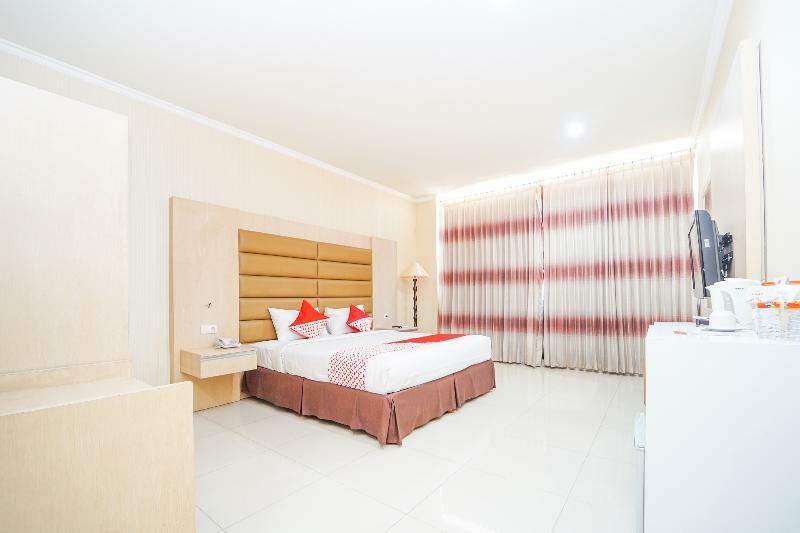 Oyo 235 Maumu Hotel & Lounge Surabaya Kültér fotó