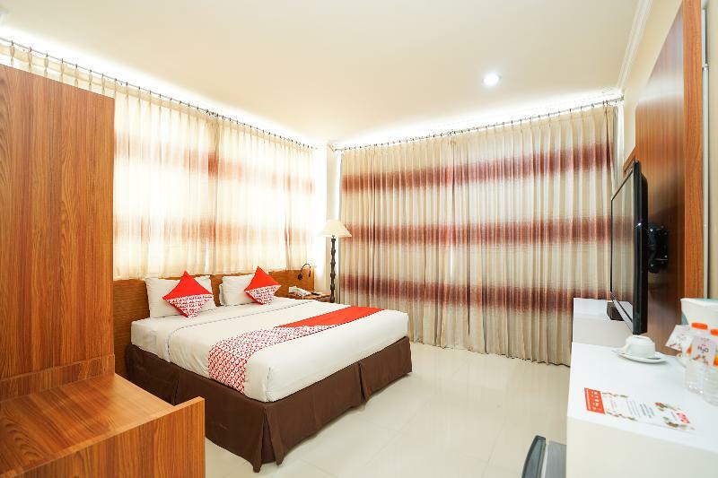 Oyo 235 Maumu Hotel & Lounge Surabaya Kültér fotó