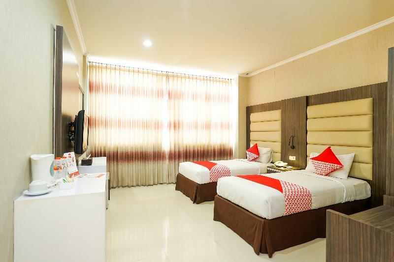 Oyo 235 Maumu Hotel & Lounge Surabaya Kültér fotó