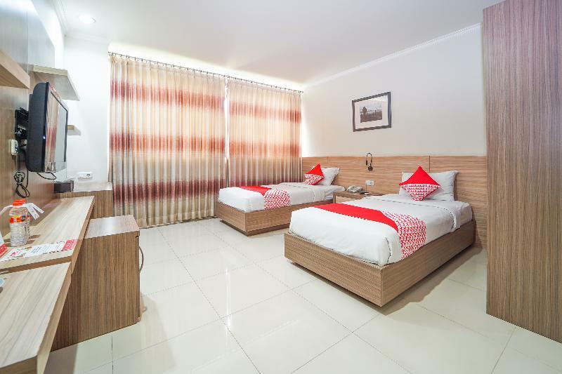 Oyo 235 Maumu Hotel & Lounge Surabaya Kültér fotó