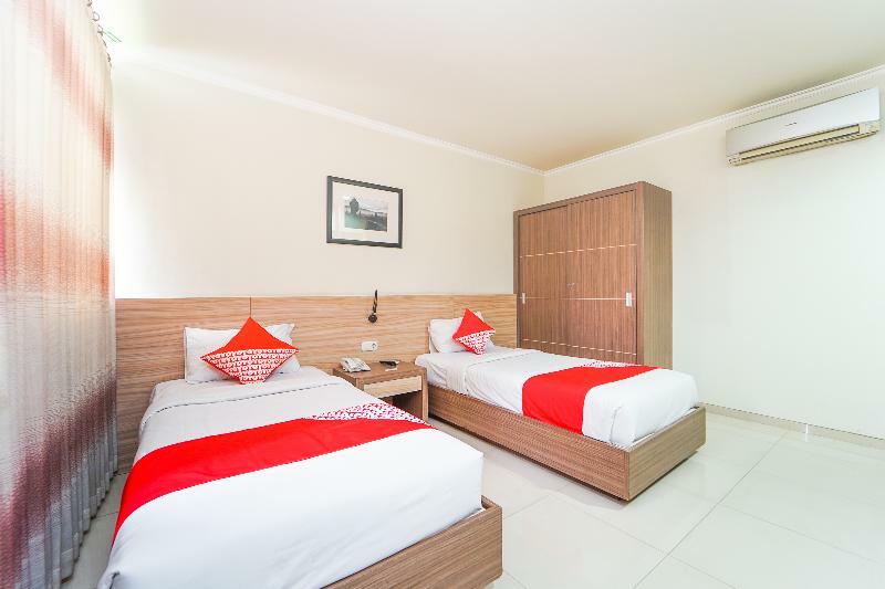 Oyo 235 Maumu Hotel & Lounge Surabaya Kültér fotó