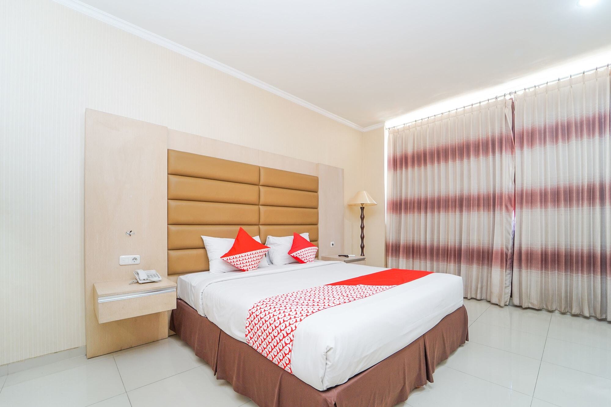 Oyo 235 Maumu Hotel & Lounge Surabaya Kültér fotó